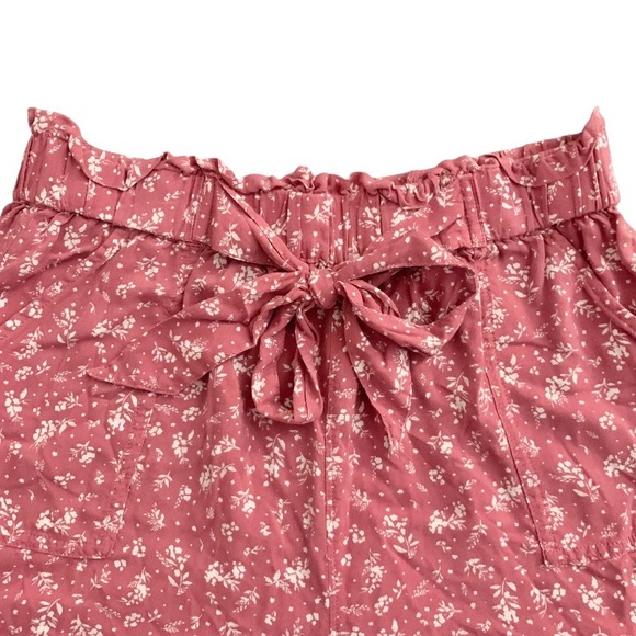 SO Super High Rise Soft Shortie Flowy Pink Shorts Floral Pattern Pockets Sz Med - Picture 2 of 8